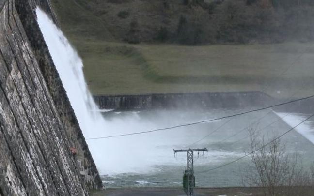 Embalse Ull&iacute;barri-Gamboa.