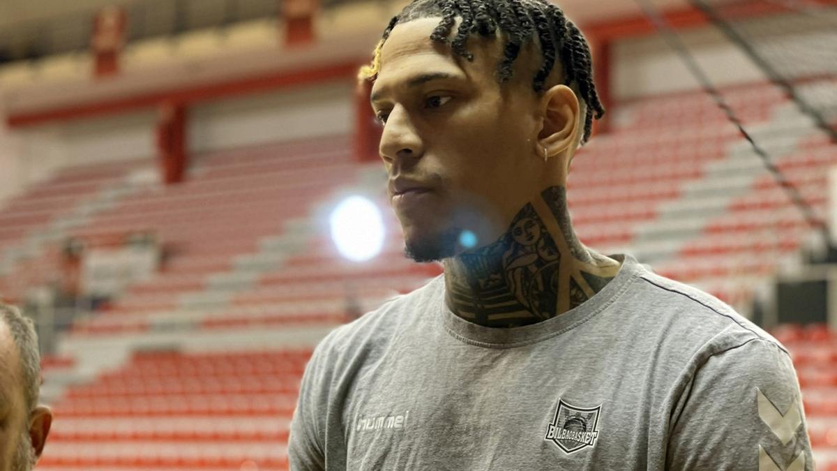 Michale Kyser atiende a los medios de comunicaci&oacute;n