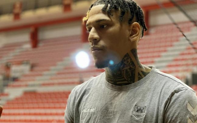 Michale Kyser atiende a los medios de comunicaci&oacute;n