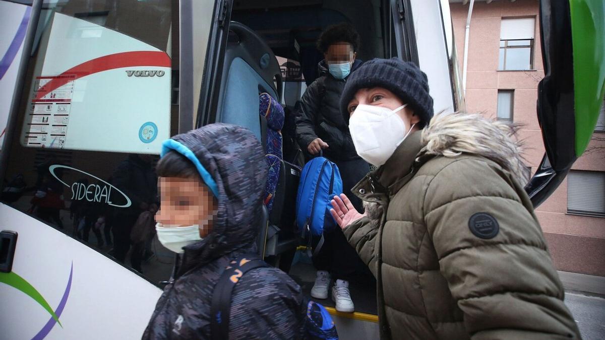 Último día del uso de la mascarilla en el transporte escolar.