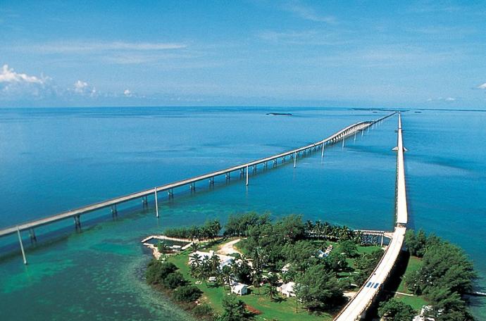Una mujer muere al chocar con un puente de Florida mientras hacía  paravelismo - Onda Vasca
