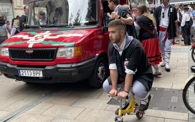 El paseíllo más esperado triunfa entre los vitorianos El paseíllo más esperado triunfa entre los vitorianos