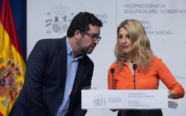 El secretario de Estado de Empleo y Economía Social, Joaquín Pérez Rey, y la vicepresidenta segunda Yolanda Diaz.