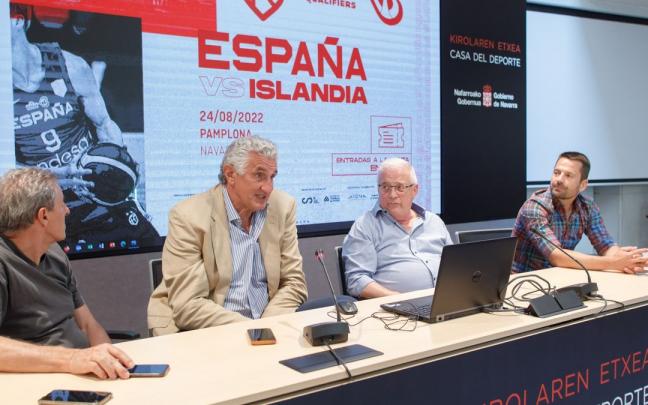 Fernando Romay, durante su intervenci&oacute;n en la rueda de prensa.