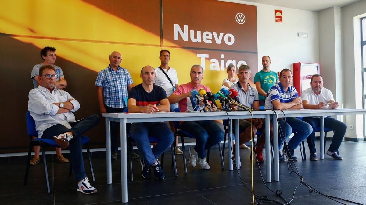 &Oacute;scar A&ntilde;orbe (CGT), Carlos Zalduendo (CCOO), Alfredo Morales (UGT), Igor Pe&ntilde;alver (ELA), Ra&uacute;l Portillo (LAB) e I&ntilde;aki Coscol&iacute;n (CCP).