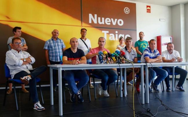 &Oacute;scar A&ntilde;orbe (CGT), Carlos Zalduendo (CCOO), Alfredo Morales (UGT), Igor Pe&ntilde;alver (ELA), Ra&uacute;l Portillo (LAB) e I&ntilde;aki Coscol&iacute;n (CCP).