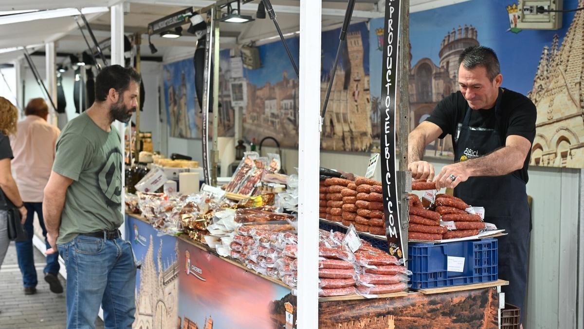 Una veintena de casetas conforman el 'Mercado de los Sentidos y la Memoria'.