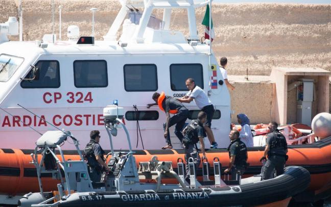 La embarcación en la que viajaba la pequeña, junto a otros 70 migrantes, fue rescatada por la Guardia Costera a pocas millas de la costa.