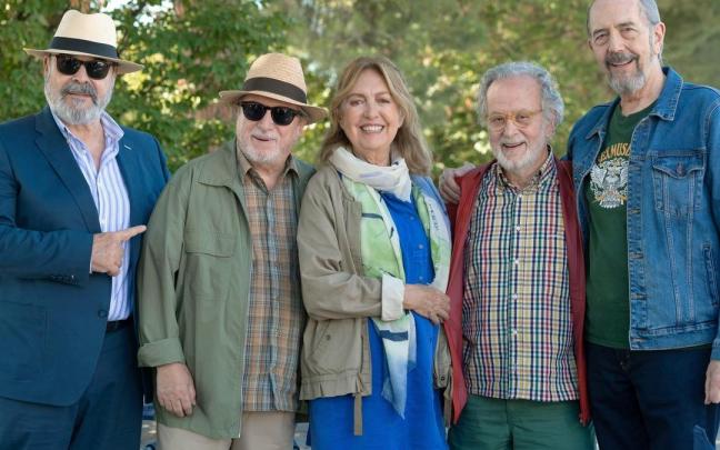 Parte del elenco de &lsquo;Sentimos las molestias&rsquo;.