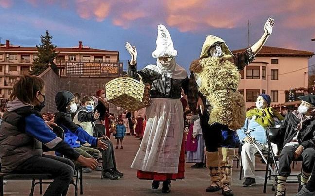 Llegada de Olentzero y Mari Domingi el año pasado, en Goikoplaza. | FOTO: AYTO. ANDOAIN