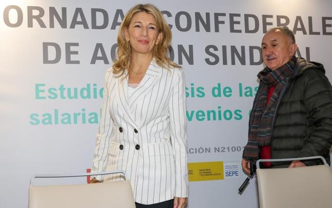 La vicepresidenta segunda y ministra de Trabajo, Yolanda Díaz, y el secretario general de UGT, Pepe Álvarez, a su llegada a la conferencia.