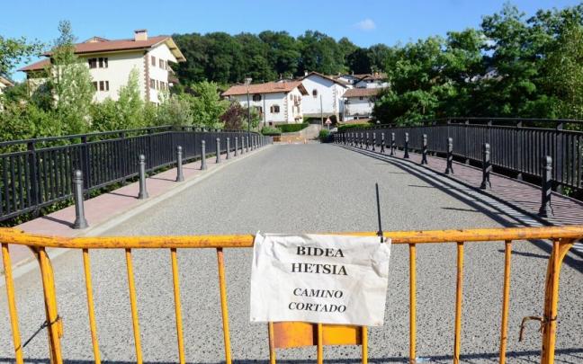 El puente permanecerá cerrado hasta que terminen los trabajos de acondicionamiento. El puente permanecerá cerrado hasta que terminen los trabajos de acondicionamiento.