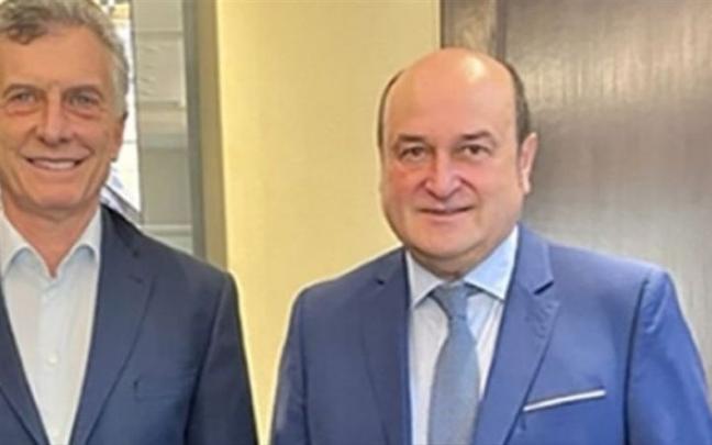 Ortuzar, con Mauricio Macri Ortuzar, con Mauricio Macri