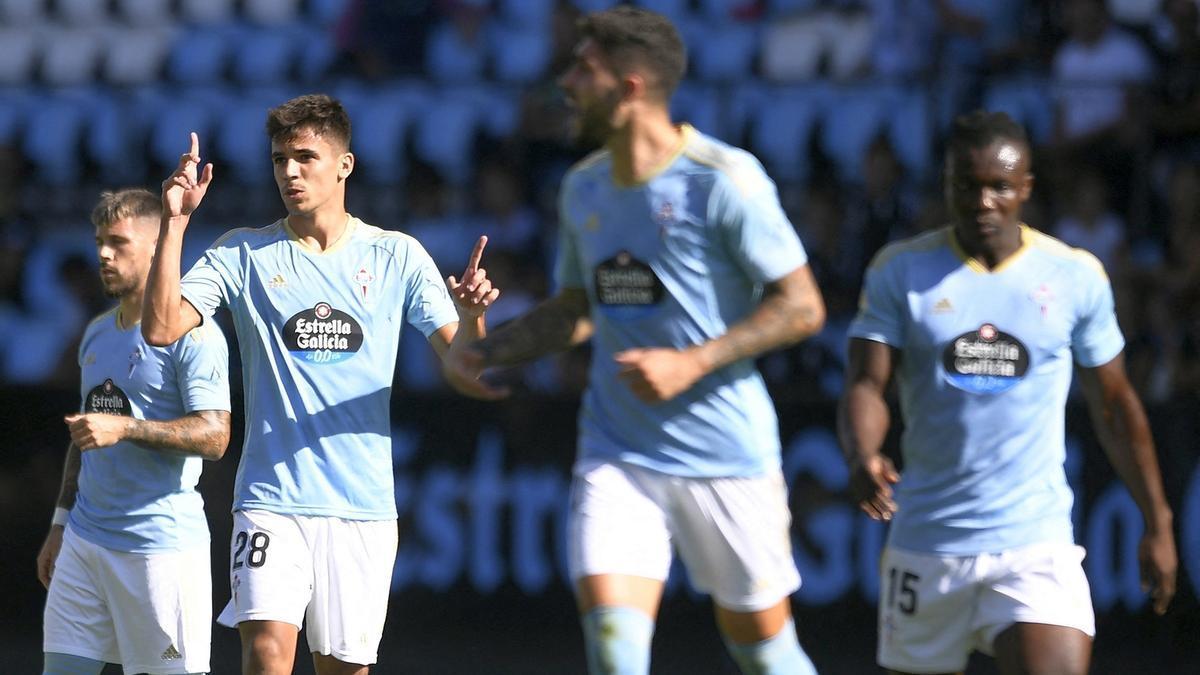 Jugadores del Celta celebran el gol de Gabri Veiga