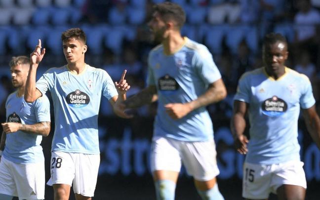 Jugadores del Celta celebran el gol de Gabri Veiga