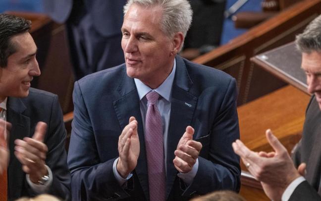 El candidato Kevin McCarthy, antes de comenzar la nueva sesión de votaciones