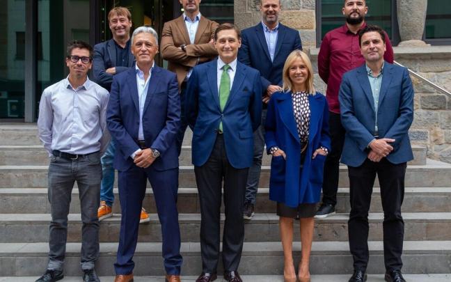 Fila de arriba: Koldo Monreal (Onhaus Global System), Javier Go&ntilde;i (Nuevo Sistema Modular), Diego Nu&ntilde;ez (Madergia); y &Aacute;ngel Fern&aacute;ndez (FS Group Engineering). Primera fila: Germ&aacute;n Vel&aacute;zquez (VArquitectos), Luis Ilun