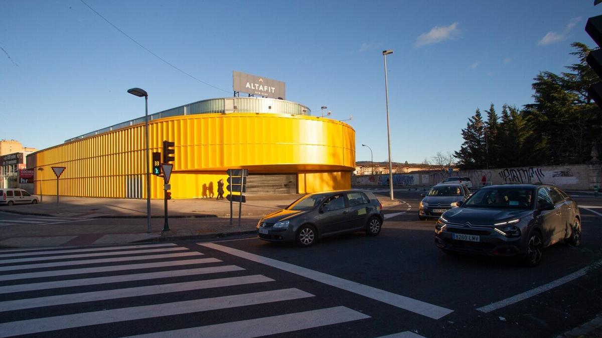La cadena de supermercados de color corporativo amarillo abrirá próximamente en el límite entre Burlada y Villava.