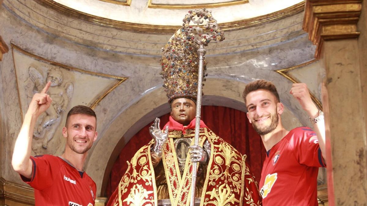 Oier Sanjurjo (i) y Torres, celebrando con San Fermín el ascenso de 2019.