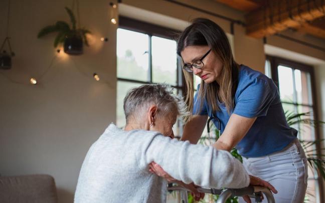 Apoyo para cuidar mejor a las personas mayores en el hogar