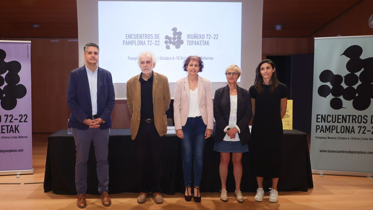 De izquierda a derecha: Ignacio Apezteguía, director general de Cultura; Ramón Andrés, director-comisario de los Encuentros; Rebeca Esnaola, consejera de Cultura y Deporte; María Antonia Rodríguez, directora gerente de Fundación Baluarte, y Maitena Muruzabal, coordinadora de los Encuentros.