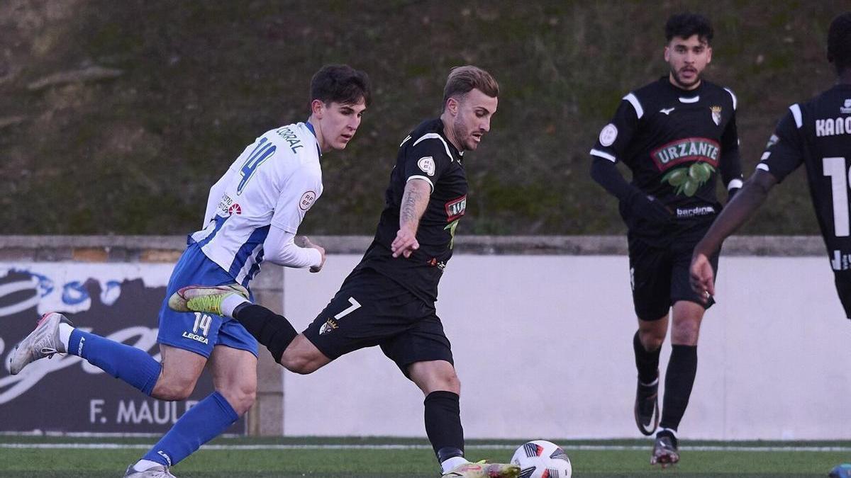 Lance del derbi entre Izarra y Tudelano de la pasada jornada.