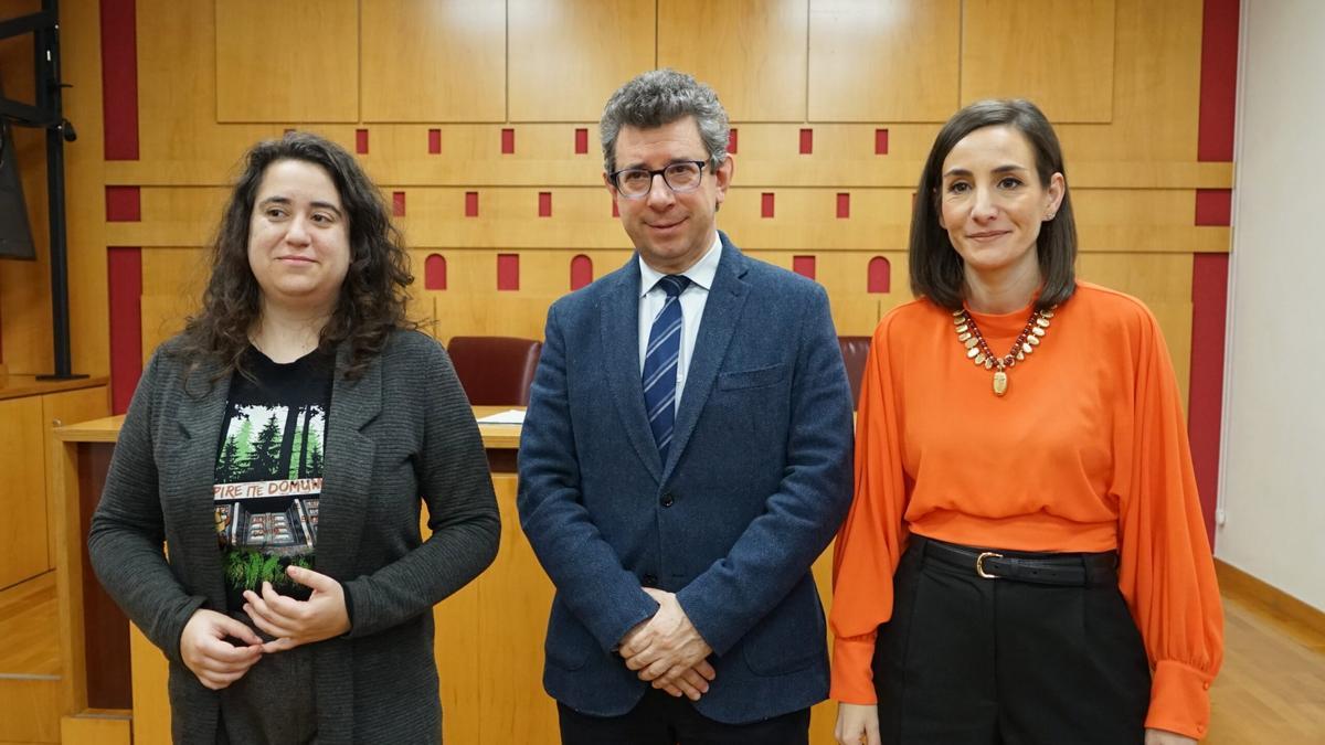 De izquierda a derecha, Estíbaliz Canto (PSE), Iñaki Gurtubai (PNV) y Garbiñe Ruiz (Elkarrekin)