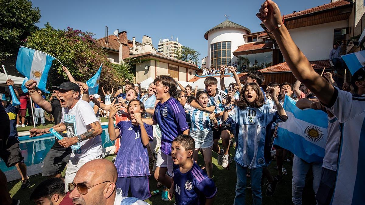 Celebración argentina del pase a la final del Mundial, en la casa de Maradona