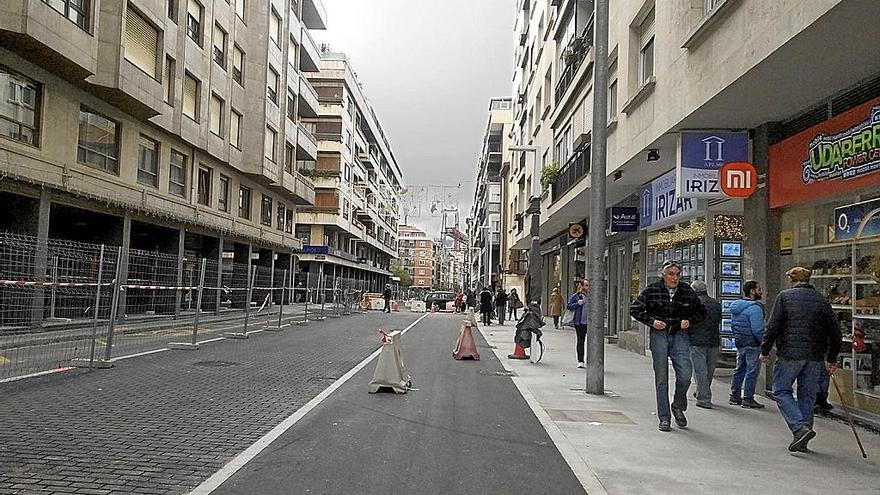 Estado actual de los trabajos de semipeatonalización de la calle Mayor de Las Arenas en Getxo