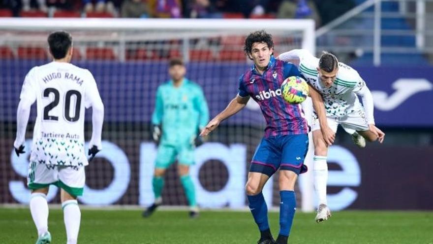 El Eibar sumó su tercer triunfo consecutivo ante el Oviedo.