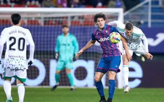 El Eibar sum&oacute; su tercer triunfo consecutivo ante el Oviedo.