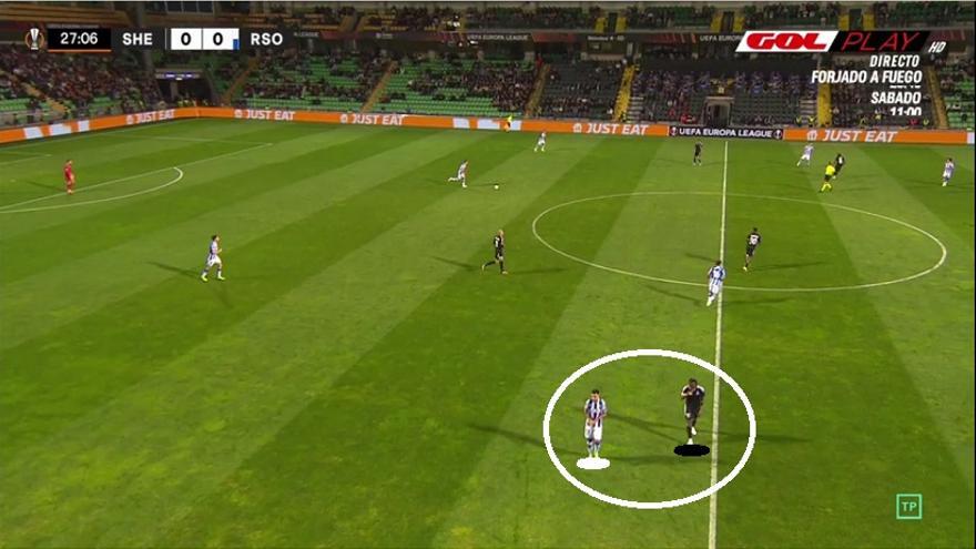 Chisinau. Imagen curiosa, para el anecdotario europeo del club. Brais se acerca a recibir instrucciones de Imanol y Badolo también le persigue entonces, llevando al extremo el engranaje de marcas individuales del Sheriff Tiraspol.