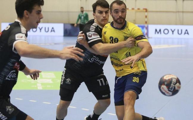 Asier Nieto, en una acci&oacute;n de un partido del Bidasoa.