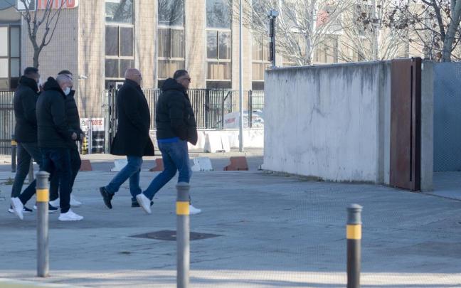 Frank Hannebuth (c), líder del grupo en Hannover y considerado como uno de los principales dirigentes de los 'Hells Angels' en Europa, vuelve, tras parar a comer, a un juicio en la Audiencia Nacional Frank Hannebuth (c), líder del grupo en Hannover y considerado como uno de los principales dirigentes de los 'Hells Angels' en Europa, vuelve, tras parar a comer, a un juicio en la Audiencia Nacional