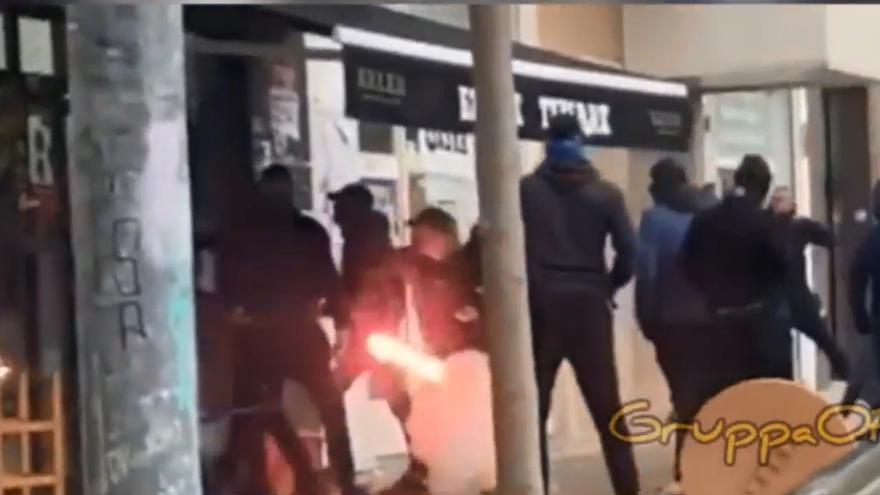 Así atacó un grupo de radicales un bar en Iturrama