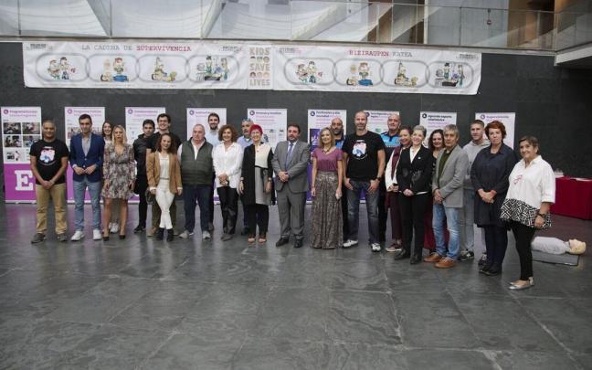 Inauguración de la exposición 'El ABC que salva vidas. Diez años de la asociación', este viernes en el atrio del Parlamento Inauguración de la exposición 'El ABC que salva vidas. Diez años de la asociación', este viernes en el atrio del Parlamento