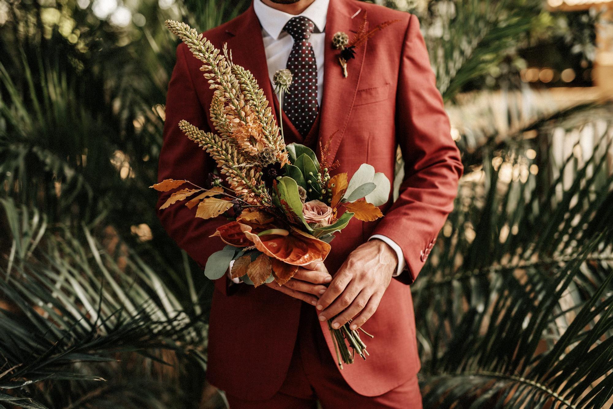 Ramo de flores para el novio.
