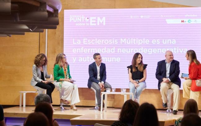 Mª Ángeles Gómez Mateos, Paloma Casado, Pedro Carrascal, Beatriz del Río, Miguel Ángel Llaneza y Fátima Iglesias, durante el coloquio sobre la esclerosis múltiple. Mª Ángeles Gómez Mateos, Paloma Casado, Pedro Carrascal, Beatriz del Río, Miguel Ángel Llaneza y Fátima Iglesias, durante el coloquio sobre la esclerosis múltiple.