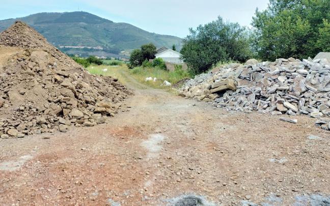 La parcela ocupa 2.720 m2 sobre rellenos mineros. La parcela ocupa 2.720 m2 sobre rellenos mineros.