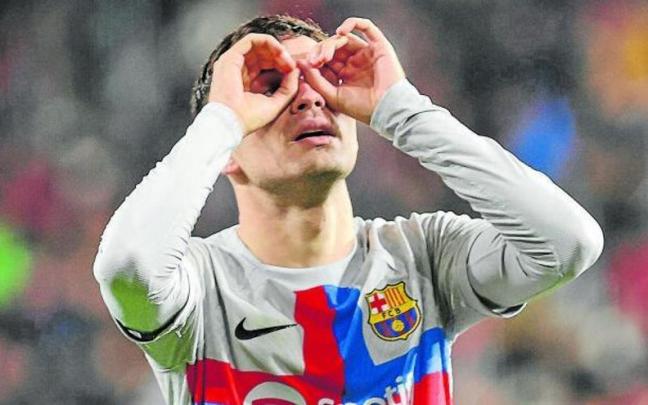 Pedri celebra un gol con un Barça que alcanzó el parón ocupando el liderato de la Liga. | FOTO: OSKAR MONTERO