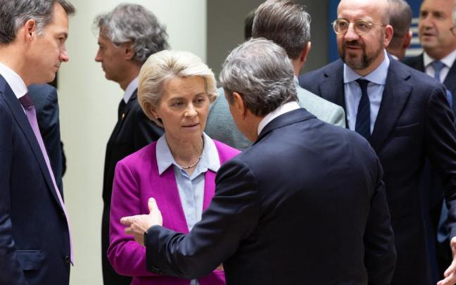 El primer ministro de Bélgica Alexander De Croo, la presidenta de la Comisión Europea, Ursula Von der Leyen, y el presidente del Consejo Europeo, Charles Michel.