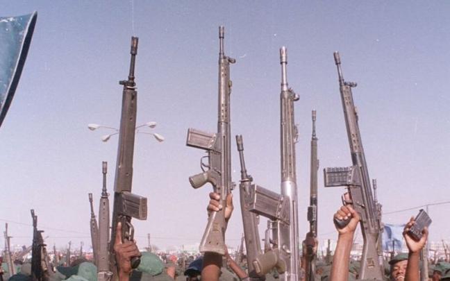 Militares y armada de Sud&aacute;n en una foto de archivo