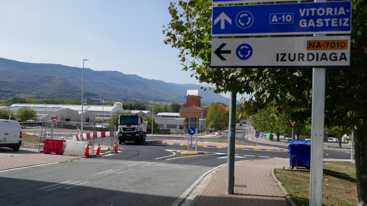 Salida sur de Irurtzun por la rotonda habilitada para la variante.