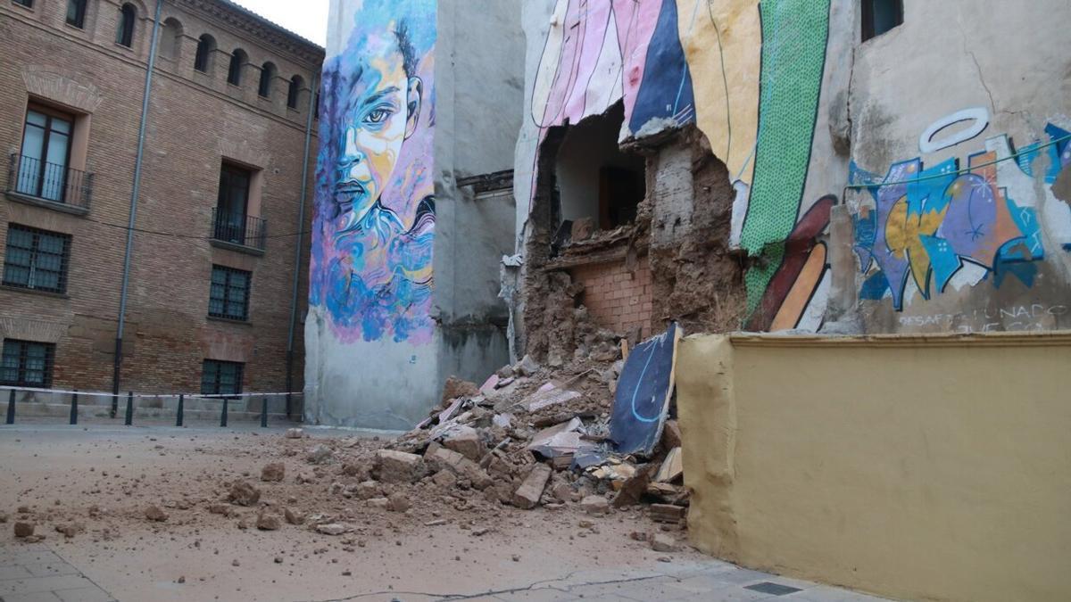 Edificio de la calle Rúa que se derrumbó el año pasado y que finalmente tuvo que ser demolido