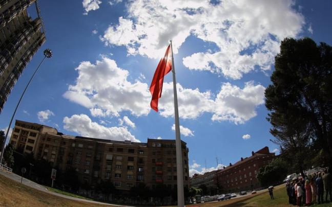 Inauguración este jueves en la Plaza de los Fueros la bandera de Navarra XXL.