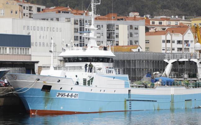 El barco arrastrero, 'Playa Menduiña 2'. El barco arrastrero, 'Playa Menduiña 2'.