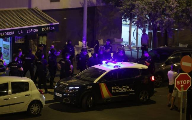 La policía detuvo al hombre tras tres horas de intervención.