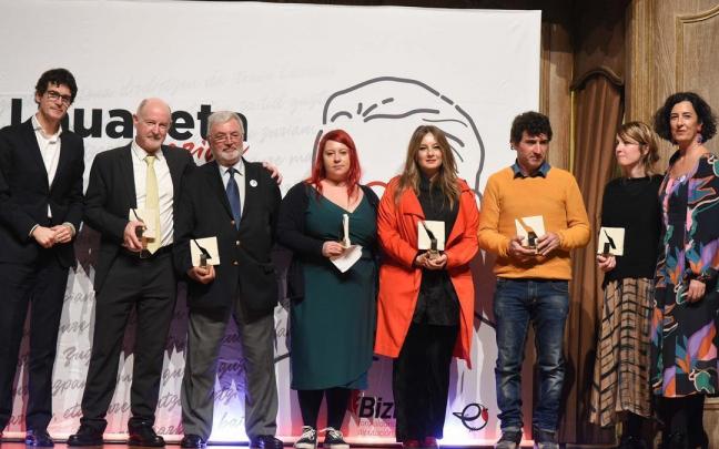 Unai Rementeria y Lorea Bilbao con los premiados Unai Rementeria y Lorea Bilbao con los premiados