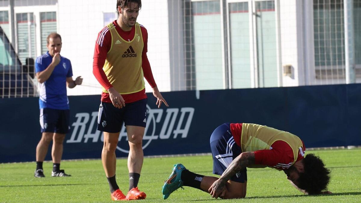 Aridane se duele del golpe en el entrenamiento de Osasuna