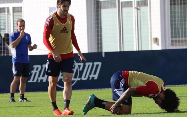 Aridane se duele del golpe en el entrenamiento de Osasuna